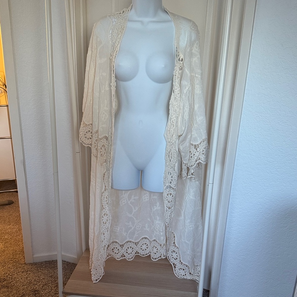 Luxurious Cream Lace Robe one size fits all great quality